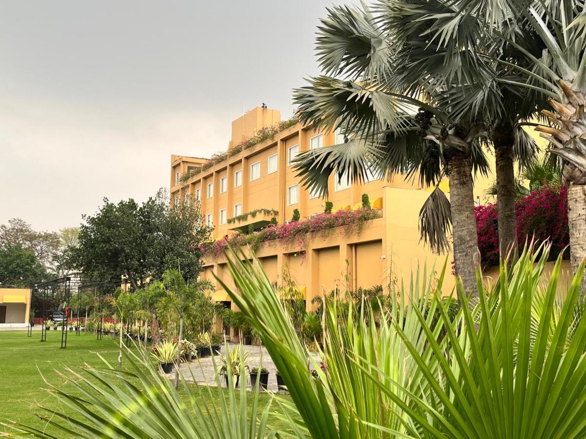 The Lalita Grand Mathura- Vrindavan 외부 사진